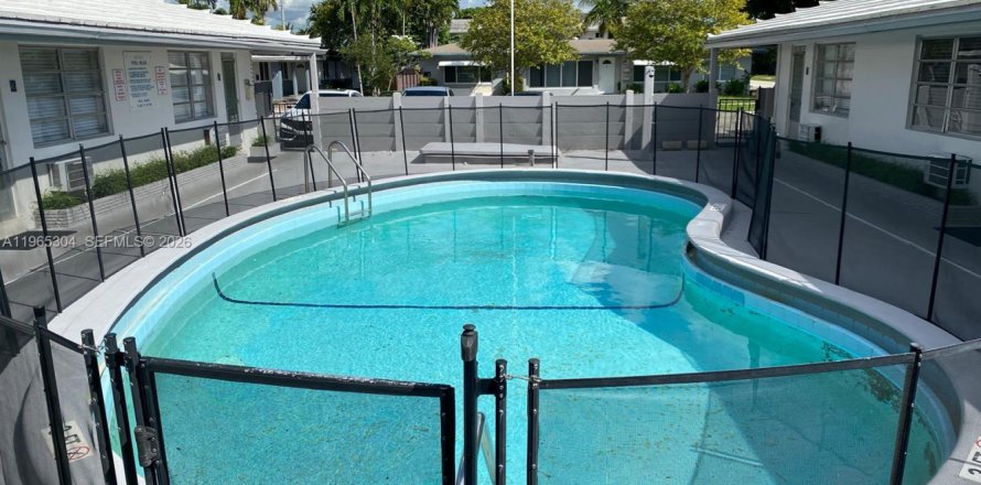 Квартира в Халландейл-Бич, Флорида 1 спальня, 65.03м2 № 2026934