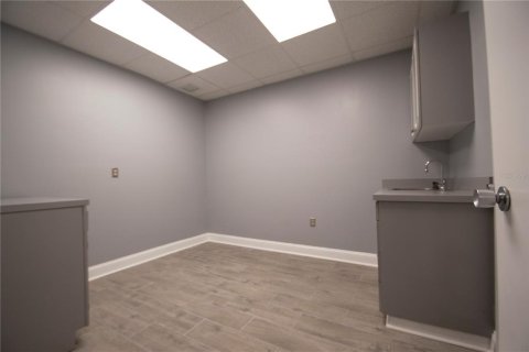 Commercial property in Port Charlotte, Florida 92.81 sq.m. № 294010 - photo 11