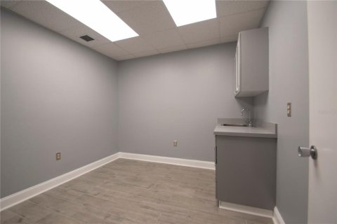 Commercial property in Port Charlotte, Florida 92.81 sq.m. № 294010 - photo 8