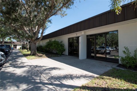 Commercial property in Port Charlotte, Florida 92.81 sq.m. № 294010 - photo 2
