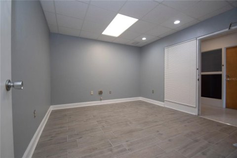 Commercial property in Port Charlotte, Florida 92.81 sq.m. № 294010 - photo 7