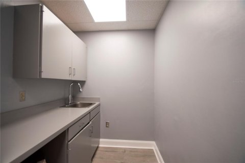 Commercial property in Port Charlotte, Florida 92.81 sq.m. № 294010 - photo 17