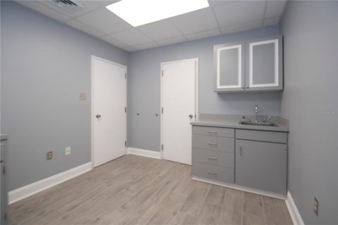 Commercial property in Port Charlotte, Florida 92.81 sq.m. № 294010 - photo 13