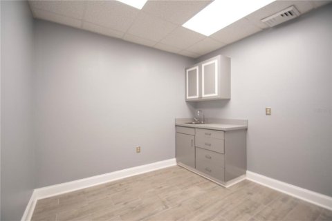 Commercial property in Port Charlotte, Florida 92.81 sq.m. № 294010 - photo 9