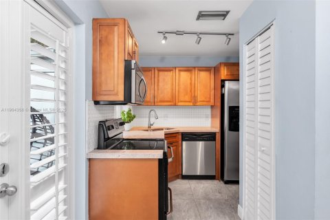 House in Weston, Florida 2 bedrooms, 100.52 sq.m. № 1955013 - photo 22