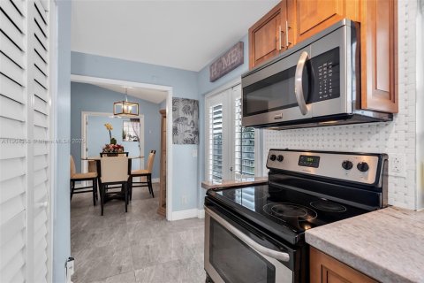 House in Weston, Florida 2 bedrooms, 100.52 sq.m. № 1955013 - photo 26