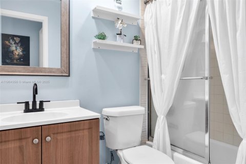 House in Weston, Florida 2 bedrooms, 100.52 sq.m. № 1955013 - photo 29