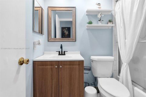 House in Weston, Florida 2 bedrooms, 100.52 sq.m. № 1955013 - photo 30