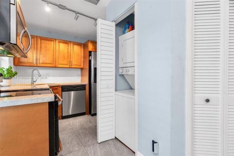 House in Weston, Florida 2 bedrooms, 100.52 sq.m. № 1955013 - photo 23