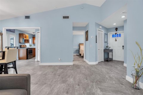 House in Weston, Florida 2 bedrooms, 100.52 sq.m. № 1955013 - photo 15