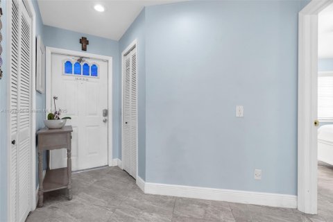 House in Weston, Florida 2 bedrooms, 100.52 sq.m. № 1955013 - photo 7