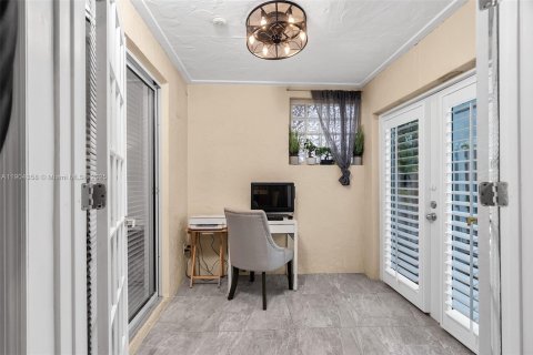 House in Weston, Florida 2 bedrooms, 100.52 sq.m. № 1955013 - photo 16