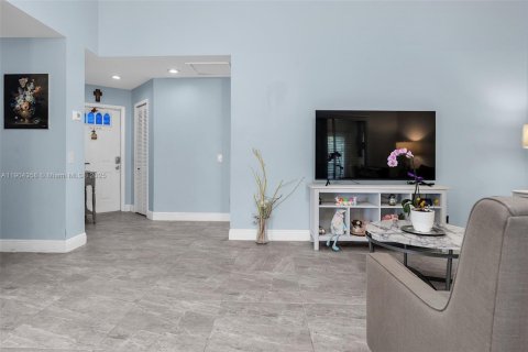 House in Weston, Florida 2 bedrooms, 100.52 sq.m. № 1955013 - photo 13