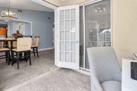 House in Weston, Florida 2 bedrooms, 100.52 sq.m. № 1955013 - photo 18