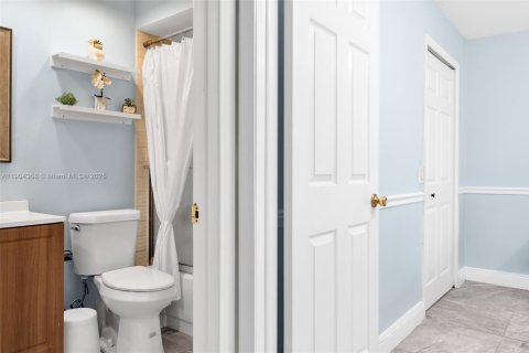 House in Weston, Florida 2 bedrooms, 100.52 sq.m. № 1955013 - photo 28