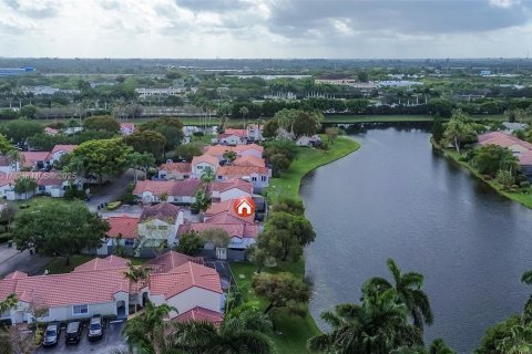 House in Weston, Florida 2 bedrooms, 100.52 sq.m. № 1955013 - photo 1