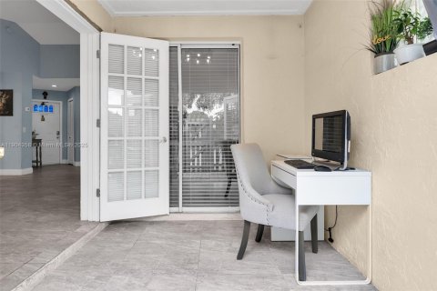 House in Weston, Florida 2 bedrooms, 100.52 sq.m. № 1955013 - photo 17