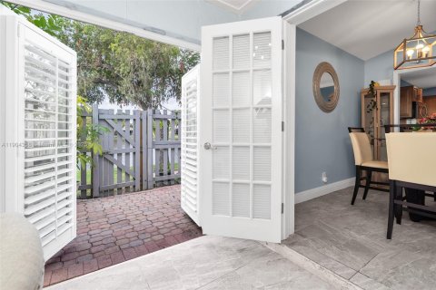 House in Weston, Florida 2 bedrooms, 100.52 sq.m. № 1955013 - photo 19