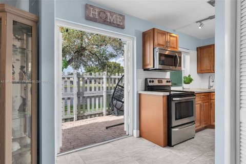 House in Weston, Florida 2 bedrooms, 100.52 sq.m. № 1955013 - photo 27