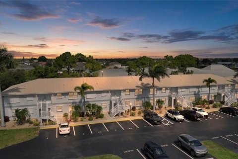 Condo à Punta Gorda, Floride, 2 chambres  № 2133891