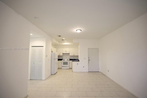 Apartment in Hialeah, Florida 2 bedrooms, 74.32 sq.m. № 2005862 - photo 3
