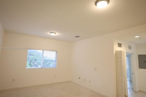 Apartment in Hialeah, Florida 2 bedrooms, 74.32 sq.m. № 2005862 - photo 6