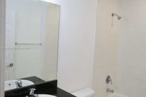 Apartment in Hialeah, Florida 2 bedrooms, 74.32 sq.m. № 2005862 - photo 11
