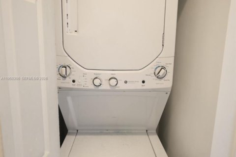 Apartment in Hialeah, Florida 2 bedrooms, 74.32 sq.m. № 2005862 - photo 12