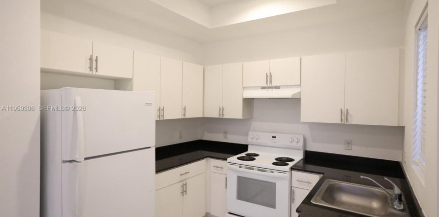 Apartment in Hialeah, Florida 2 bedrooms, 74.32 sq.m. № 2005862