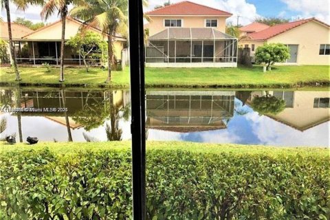 Condo in Weston, Florida, 2 bedrooms  № 1924008 - photo 3