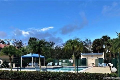 Condo in Weston, Florida, 2 bedrooms  № 1924008 - photo 10