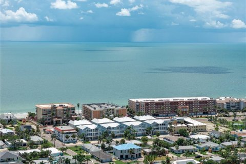 Townhouse in Redington Beach, Florida 4 bedrooms, 223.62 sq.m. № 1909887 - photo 6