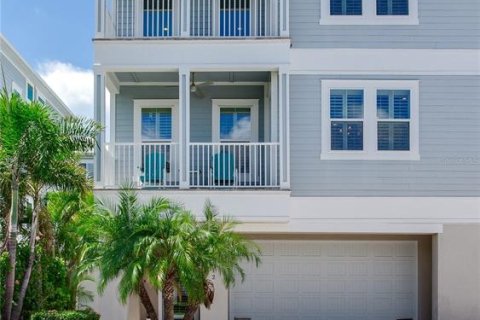 Townhouse in Redington Beach, Florida 4 bedrooms, 223.62 sq.m. № 1909887 - photo 2