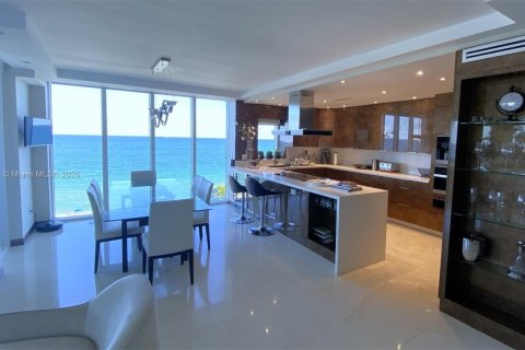 Copropriété à louer à Bal Harbour, Floride: 3 chambres, 207.08 m2 № 1888228 - photo 6