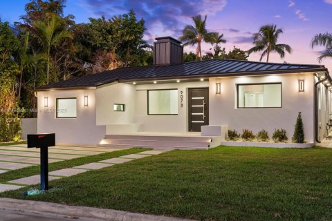 House in Surfside, Florida 5 bedrooms, 321.16 sq.m. № 1699316 - photo 14