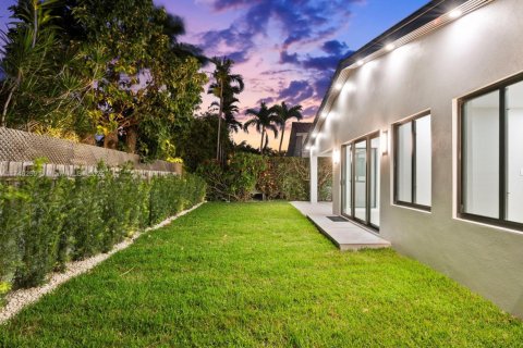 House in Surfside, Florida 5 bedrooms, 321.16 sq.m. № 1699316 - photo 16