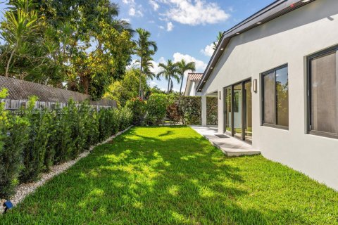 House in Surfside, Florida 5 bedrooms, 321.16 sq.m. № 1699316 - photo 7