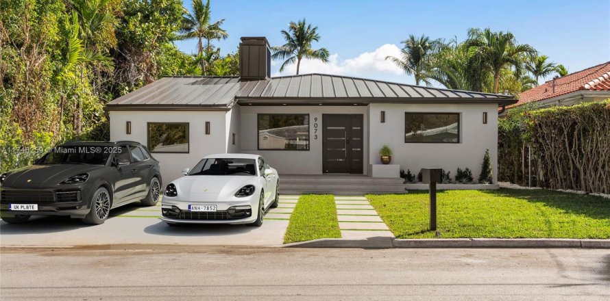 House in Surfside, Florida 5 bedrooms, 321.16 sq.m. № 1699316