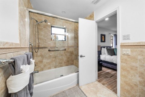 Villa ou maison à vendre à Deerfield Beach, Floride: 5 chambres, 250.46 m2 № 2087616 - photo 26