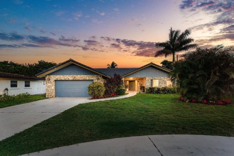 Villa ou maison à vendre à Deerfield Beach, Floride: 5 chambres, 250.46 m2 № 2087616 - photo 2