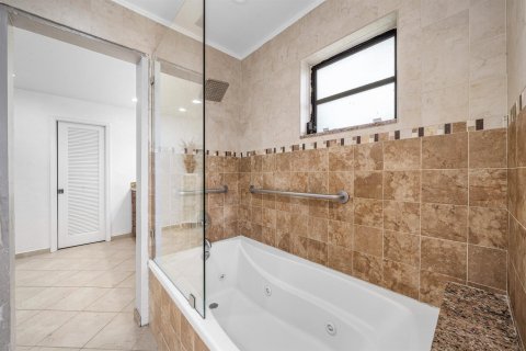 Villa ou maison à vendre à Deerfield Beach, Floride: 5 chambres, 250.46 m2 № 2087616 - photo 19