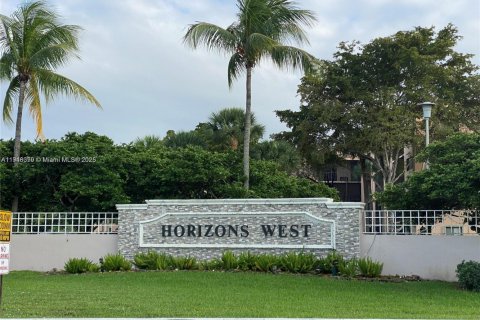 Copropriété à vendre à Miami, Floride: 2 chambres, 89.65 m2 № 1973193 - photo 1