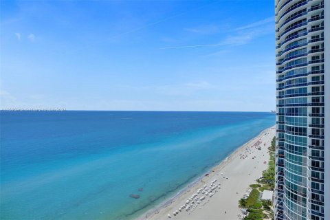 Condominio en venta en Sunny Isles Beach, Florida, 2 dormitorios, 159.98 m2 № 1865681 - foto 17