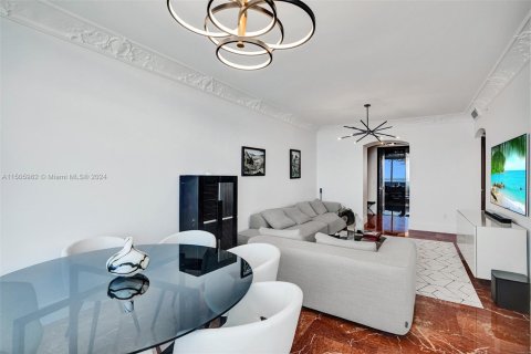 Condominio en venta en Sunny Isles Beach, Florida, 2 dormitorios, 159.98 m2 № 1865681 - foto 10
