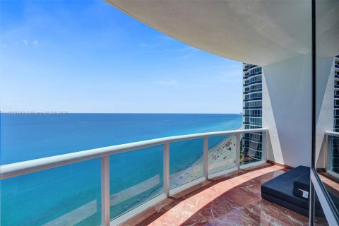 Condominio en venta en Sunny Isles Beach, Florida, 2 dormitorios, 159.98 m2 № 1865681 - foto 27