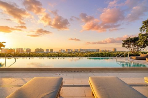 Condominio en venta en Bay Harbor Islands, Florida, 2 dormitorios, 171.96 m2 № 2424761 - foto 25