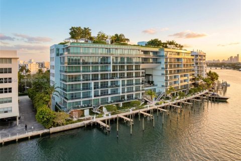 Condominio en venta en Bay Harbor Islands, Florida, 2 dormitorios, 171.96 m2 № 2424761 - foto 24
