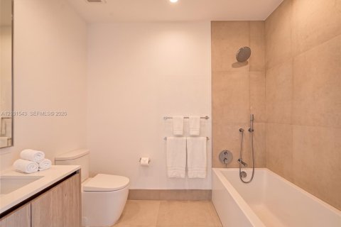 Condominio en venta en Bay Harbor Islands, Florida, 2 dormitorios, 171.96 m2 № 2424761 - foto 21
