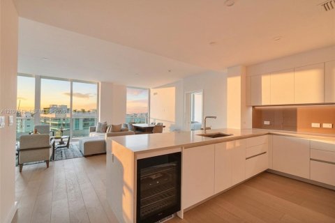 Condominio en venta en Bay Harbor Islands, Florida, 2 dormitorios, 171.96 m2 № 2424761 - foto 4
