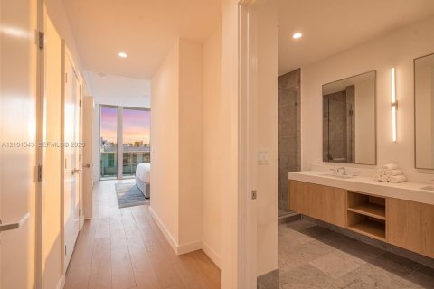 Condominio en venta en Bay Harbor Islands, Florida, 2 dormitorios, 171.96 m2 № 2424761 - foto 15